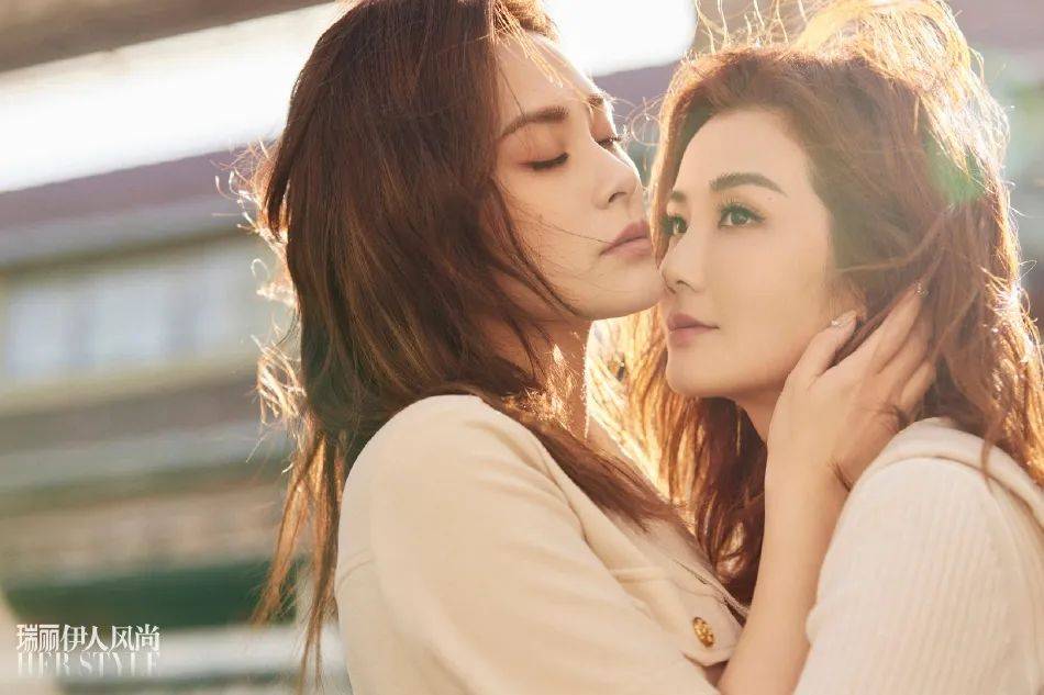 TWINS落日镜像美图超靓！高颜值姐妹魅力十足