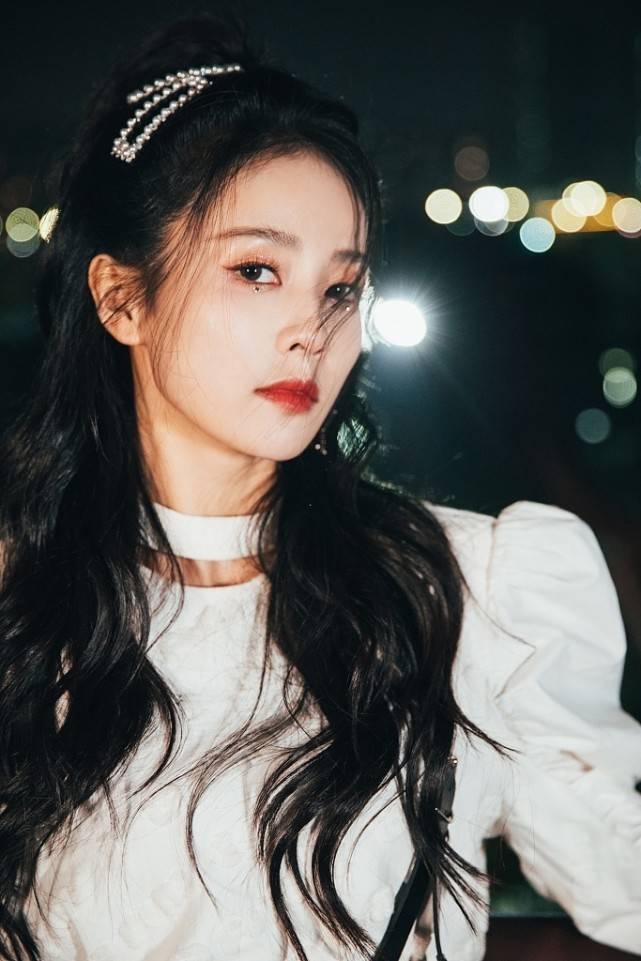 白鹿穿旗袍打扮淑女而温柔,有大家闺秀既视感!