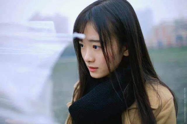 15岁“书模”鞠婧祎太美了！雪肤玉貌大长腿清丽脱俗