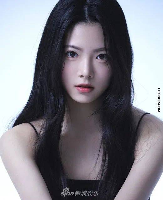 韩国HYBE新女团写真!精致面容大长腿性感撩人