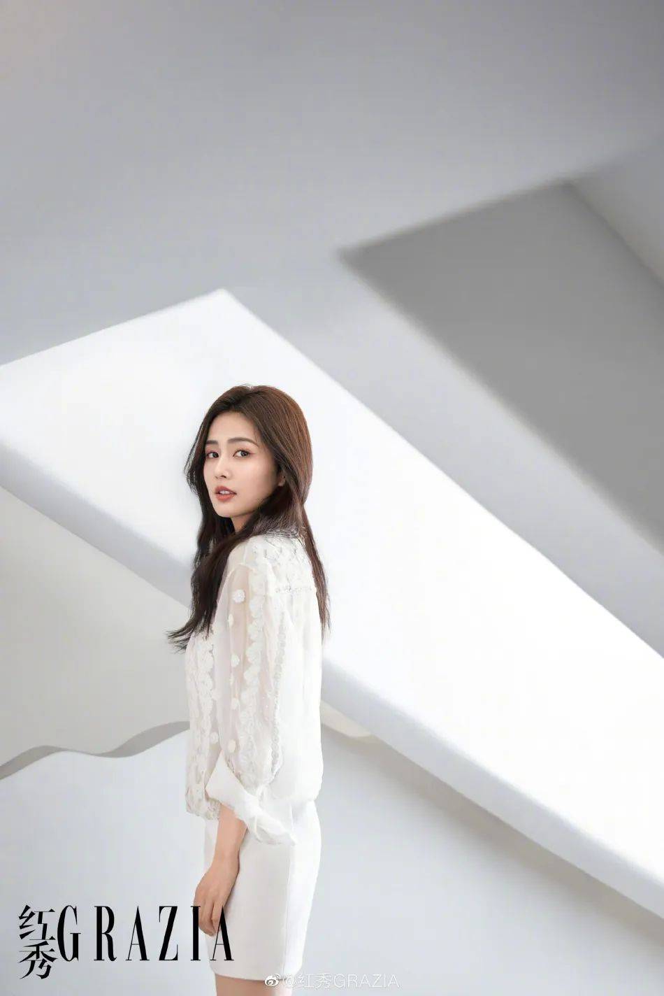 徐梦桃白鹿身穿姐妹装同框美图!雪肤玉貌魅力不可小觑