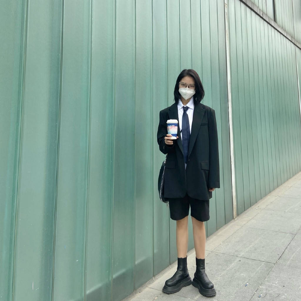 高煜霏长相高级却不火,穿法式衬衫优雅得令人心动