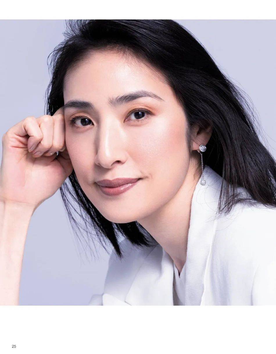 日本女星天海佑希大秀长腿!花容玉貌美艳动人