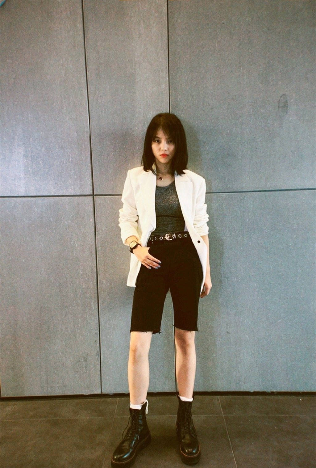 高煜霏长相高级却不火,穿法式衬衫优雅得令人心动