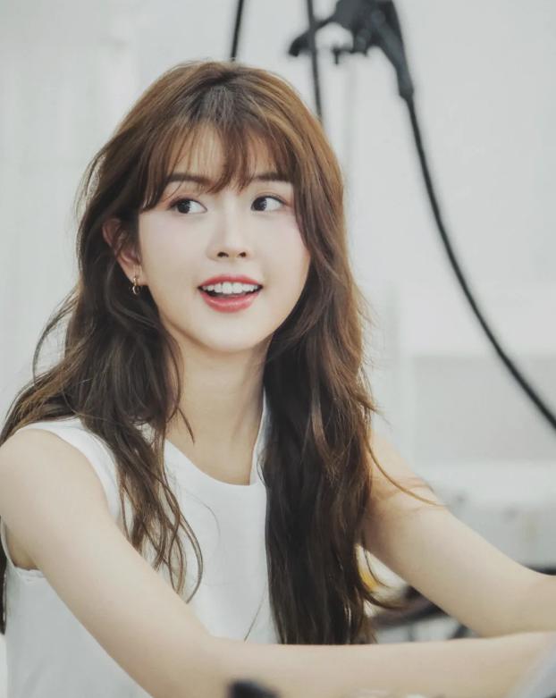 黑长直发型显脸大又土气!这5款发型百搭不挑人还很耐看