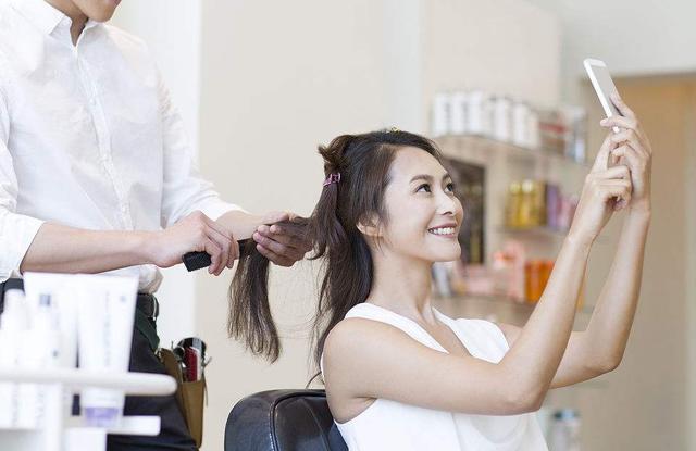 都说换个发型换个心情,满意的发型到底长啥样?看完这四点就明白