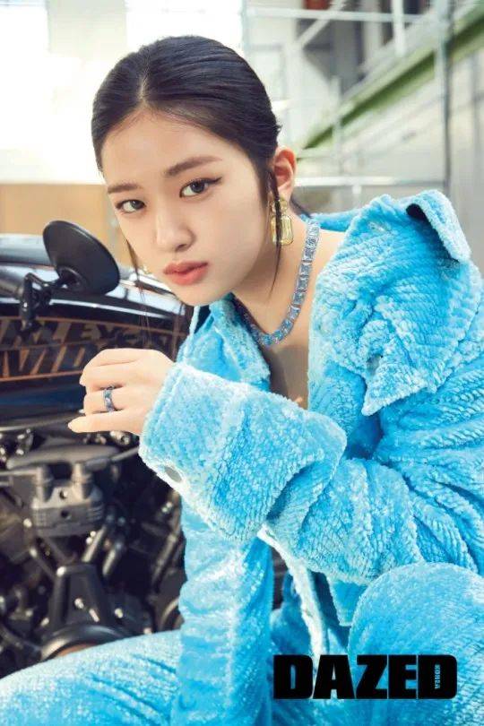 IVE安宥真李贤瑞姐妹花靓图！肤白貌美大长腿性感美艳