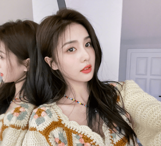 白鹿可爱少女风也太惊艳了吧!清爽服装的风格看上去超减龄