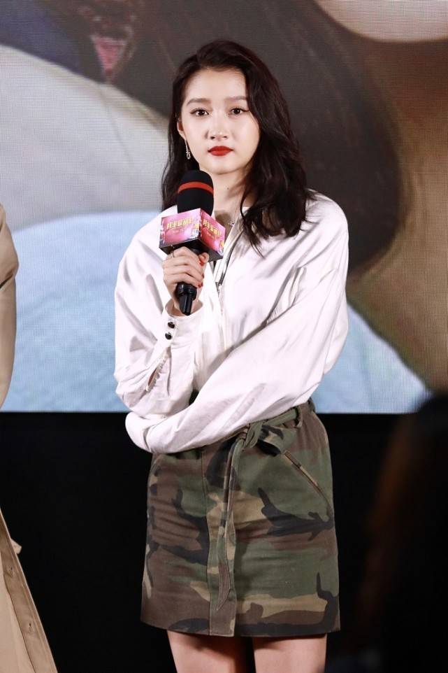 关晓彤“狐妖”造型挺可爱，穿短牛仔裙大长腿太吸睛