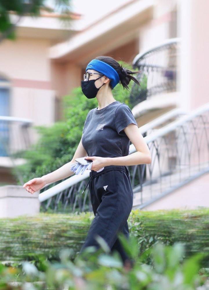 张天爱参加浪姐3私服造型舒服，看身材像18岁少女 时尚 第8张