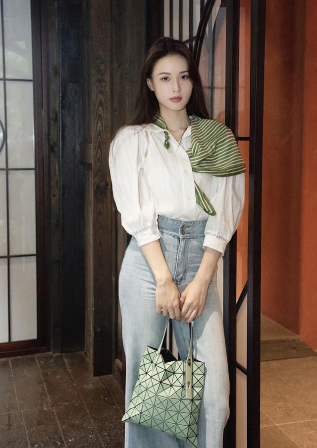 穿衣总是路人感十足？学“减法穿搭”，容易驾驭减龄还高级