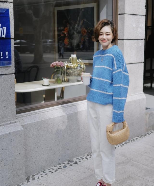 懂时尚的女人穿衣简单优雅得体大气,高级显贵有档次