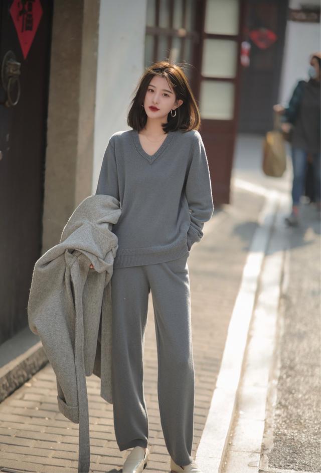 高级女人的穿衣之道：简单的搭配+简单的颜色