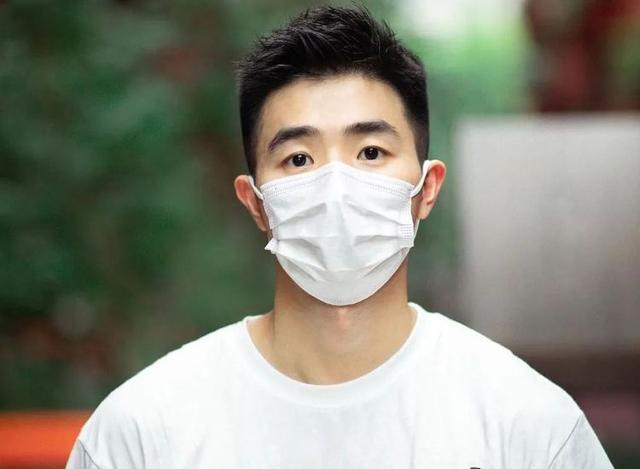 男生即使不化妆也要打理好头发!这4款发型帅气又有型