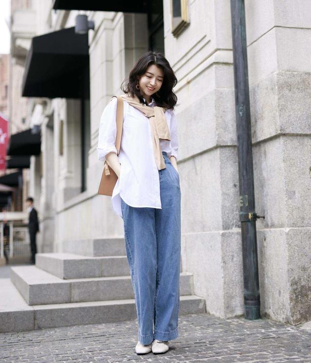 天生气质的女人:穿衣干净耐看,搭配简约优雅