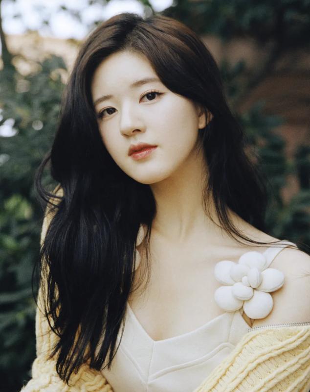 黑长直发型显脸大又土气!这5款发型百搭不挑人还很耐看