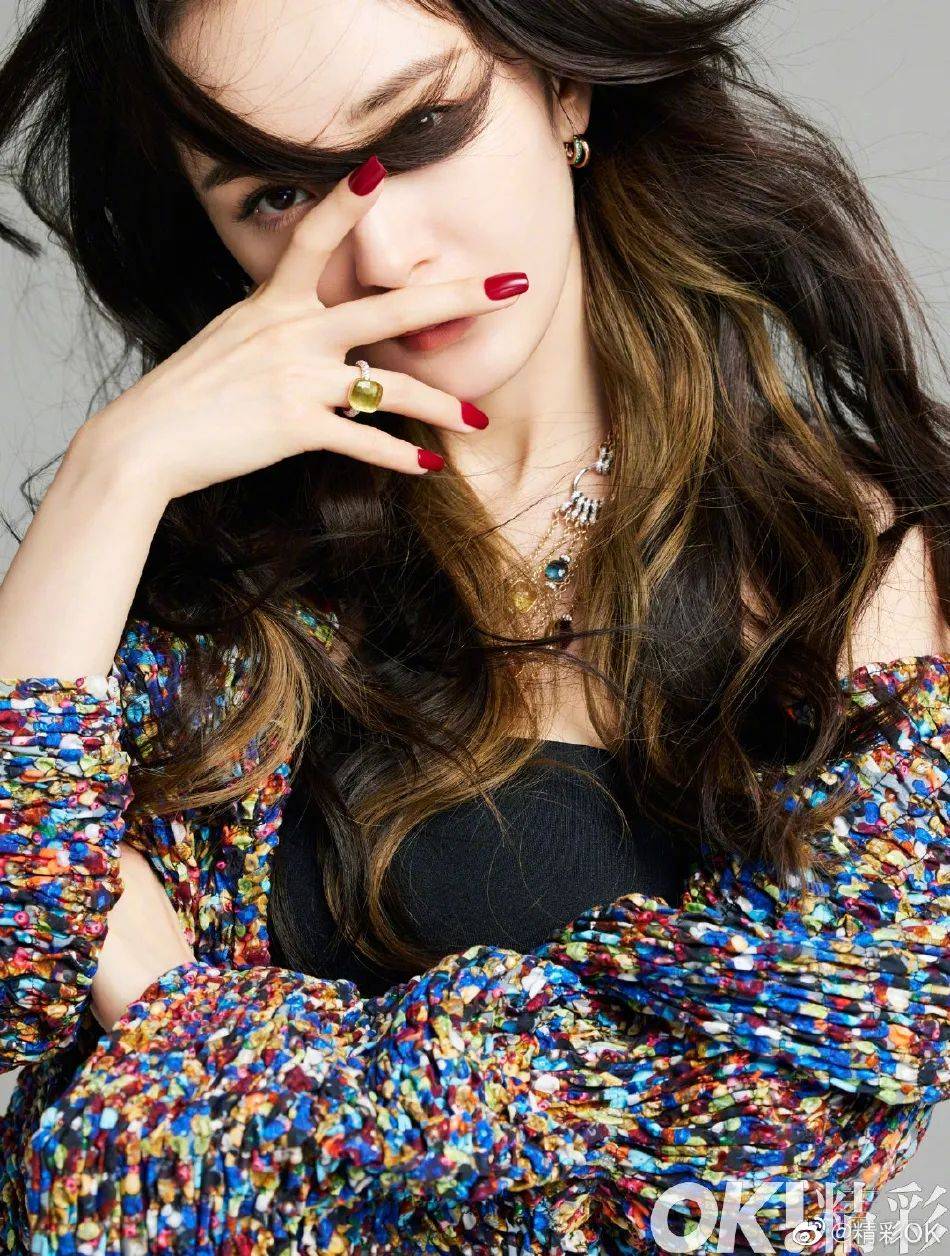 杨幂最新封面彩色美图超明艳！冰肌玉骨性感火辣