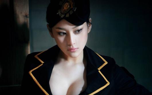 盘点中国身材最丰满的十位女星，郭书瑶被赞童颜傲人曲线