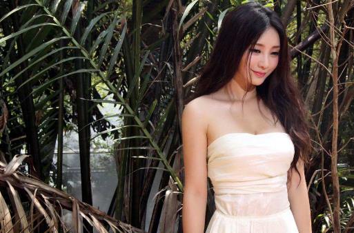 盘点中国身材最丰满的十位女星，郭书瑶被赞童颜傲人曲线