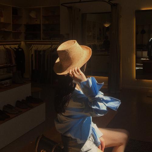 他冲刺的速度越来越快 每上一个台阶都顶一下才开心