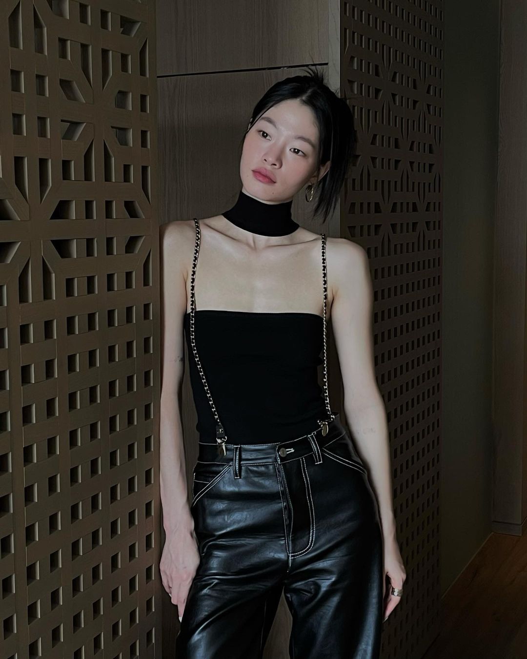 天生一张高冷脸孔,私服穿搭也十分精彩:韩国模特金雅贤的魅力连女生都会爱上