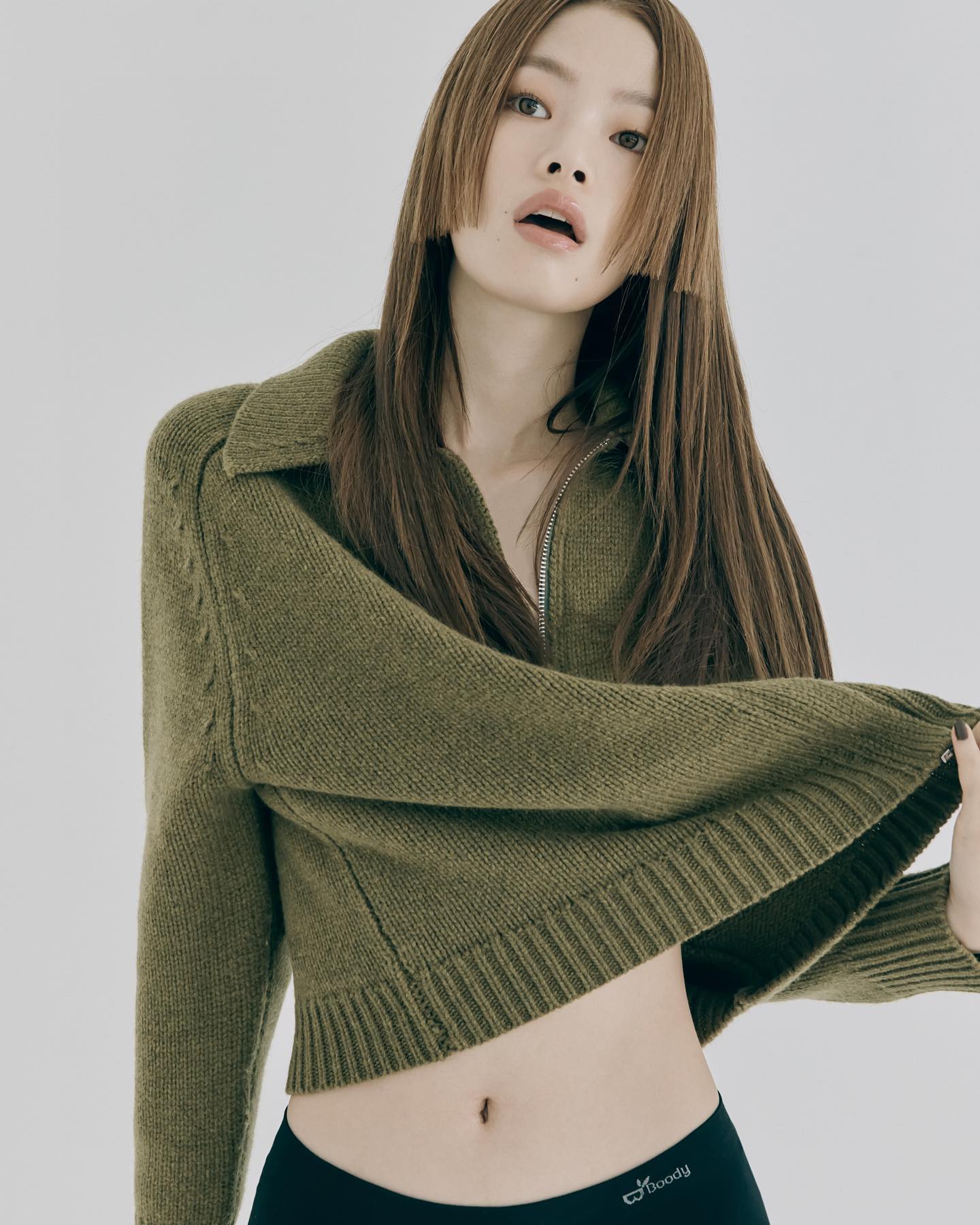 天生一张高冷脸孔,私服穿搭也十分精彩:韩国模特金雅贤的魅力连女生都会爱上