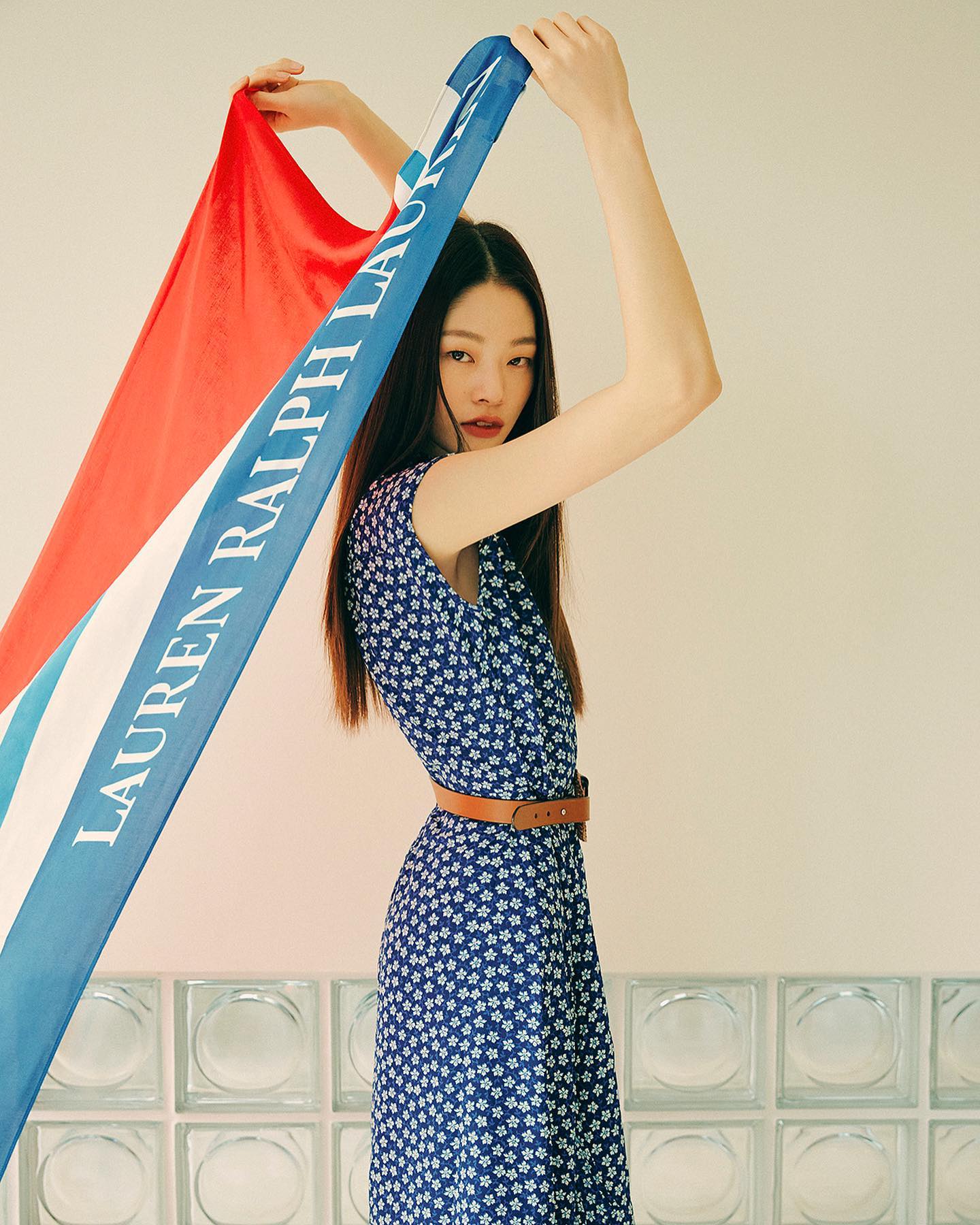 天生一张高冷脸孔,私服穿搭也十分精彩:韩国模特金雅贤的魅力连女生都会爱上