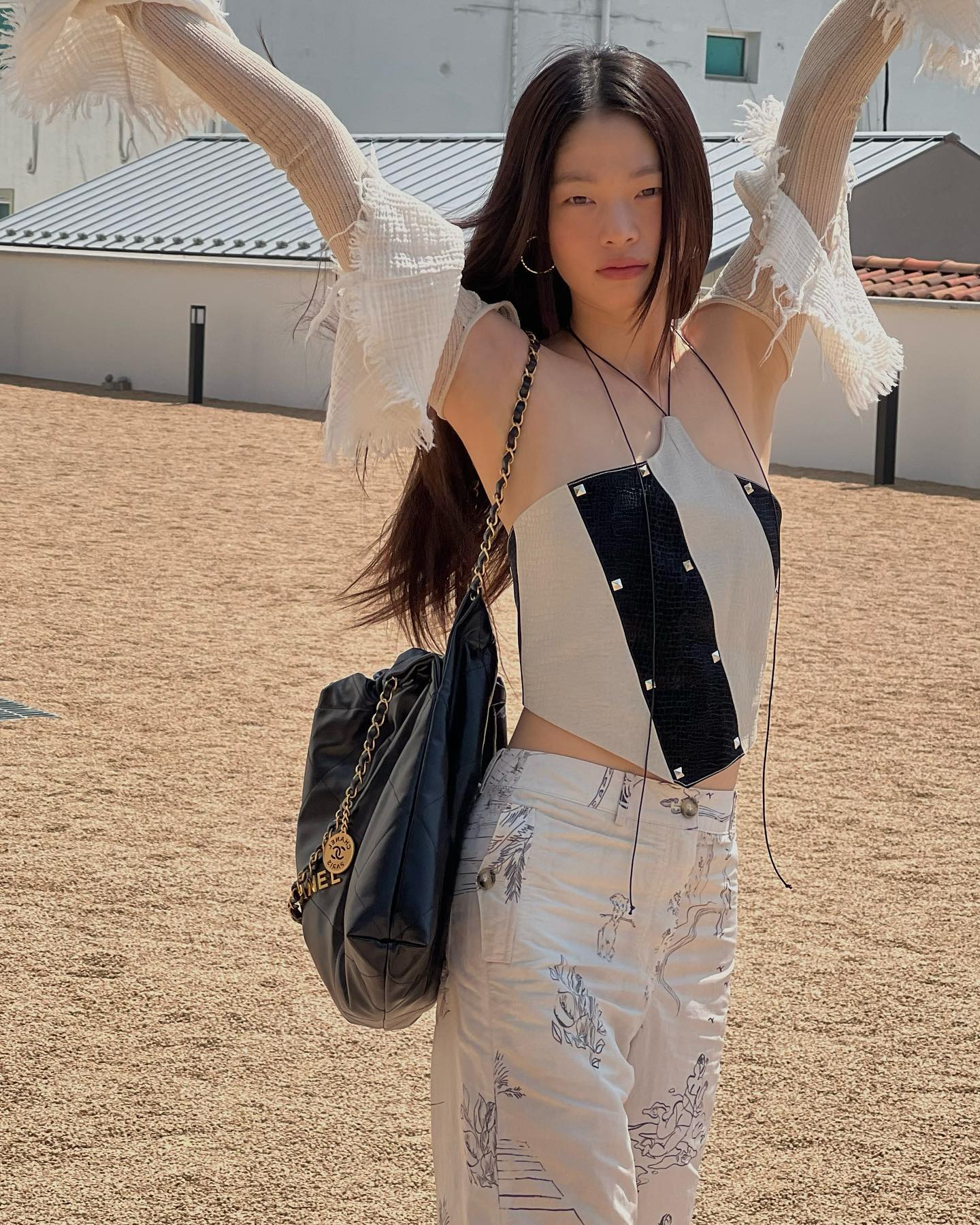 天生一张高冷脸孔,私服穿搭也十分精彩:韩国模特金雅贤的魅力连女生都会爱上