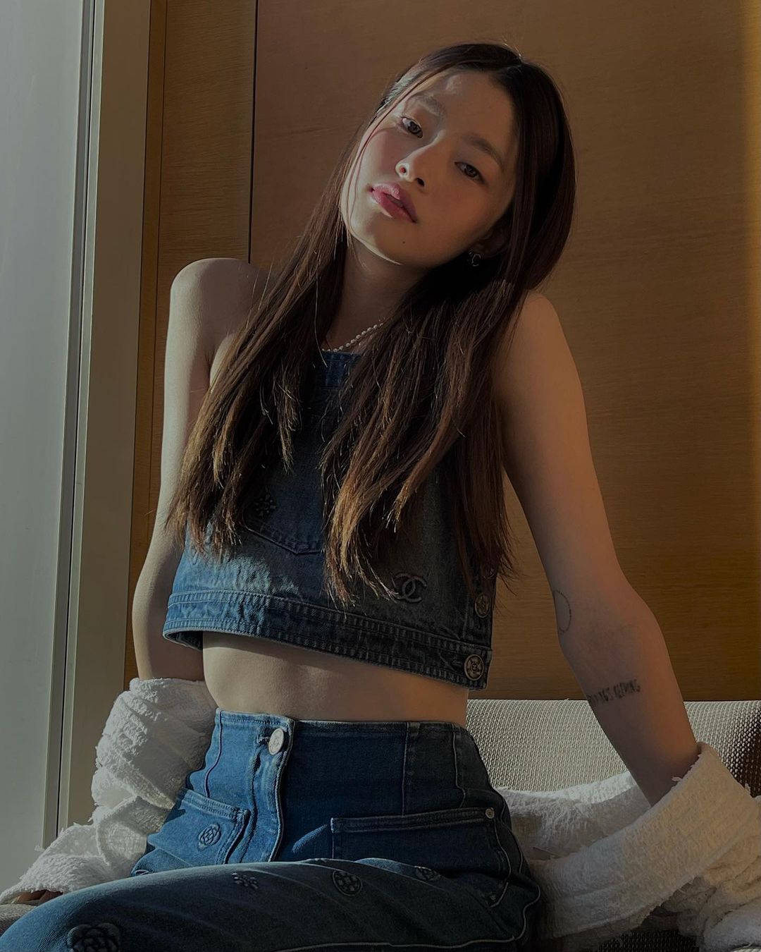 天生一张高冷脸孔,私服穿搭也十分精彩:韩国模特金雅贤的魅力连女生都会爱上