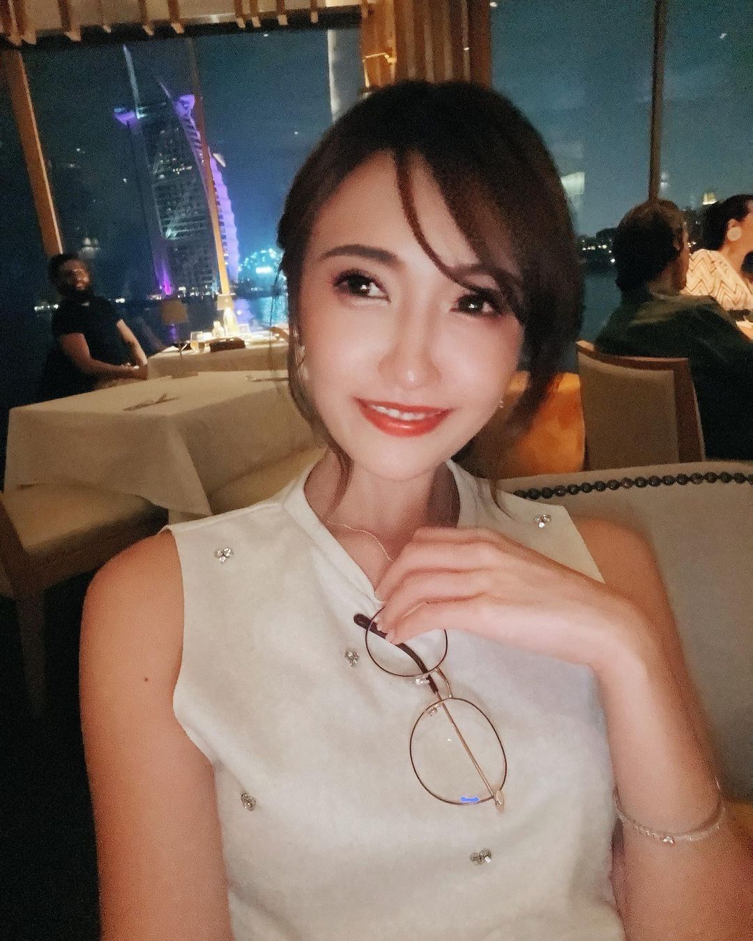 性感荷官陪您HGIH翻天!日本网红美女宇惠明璃奈