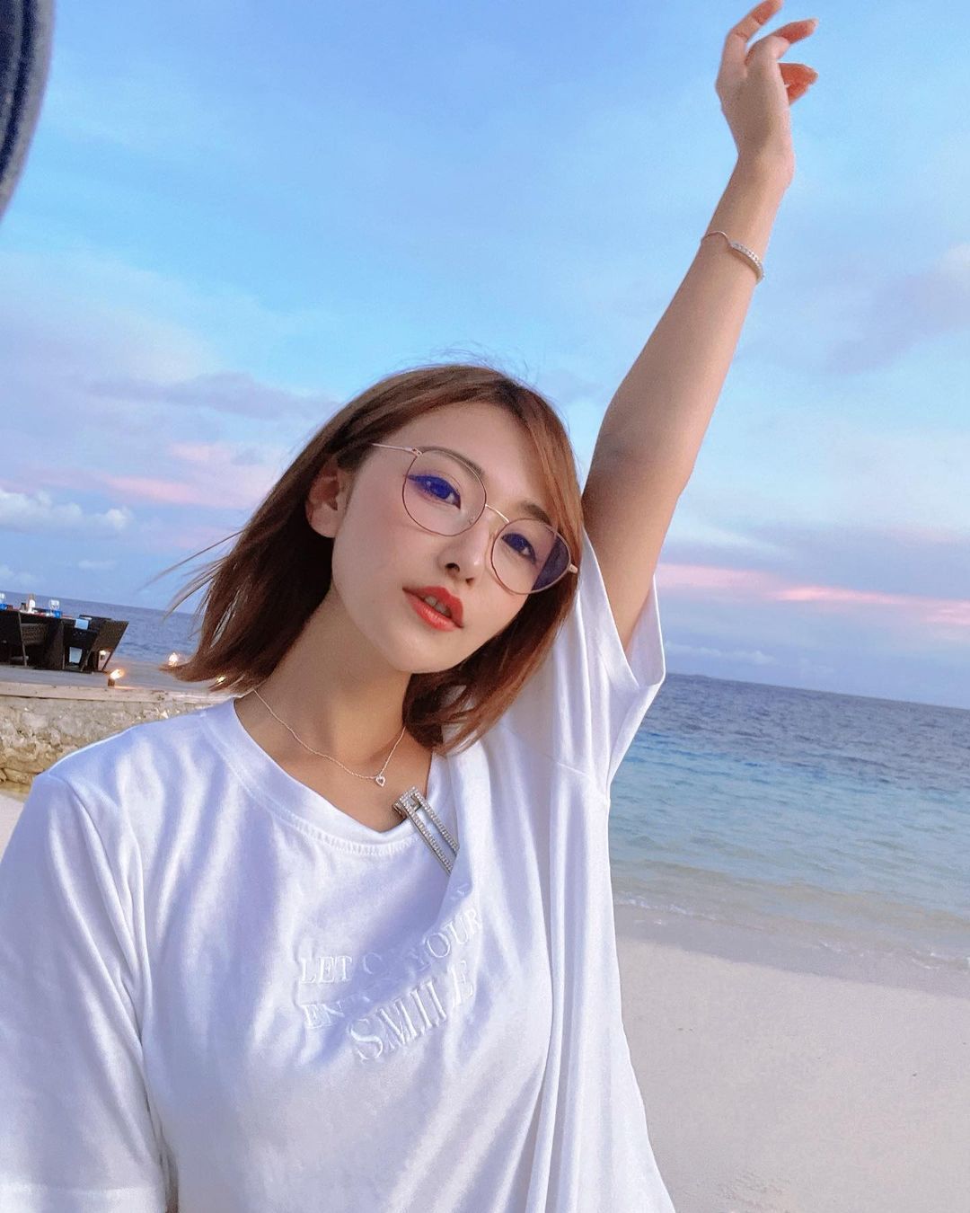 性感荷官陪您HGIH翻天!日本网红美女宇惠明璃奈