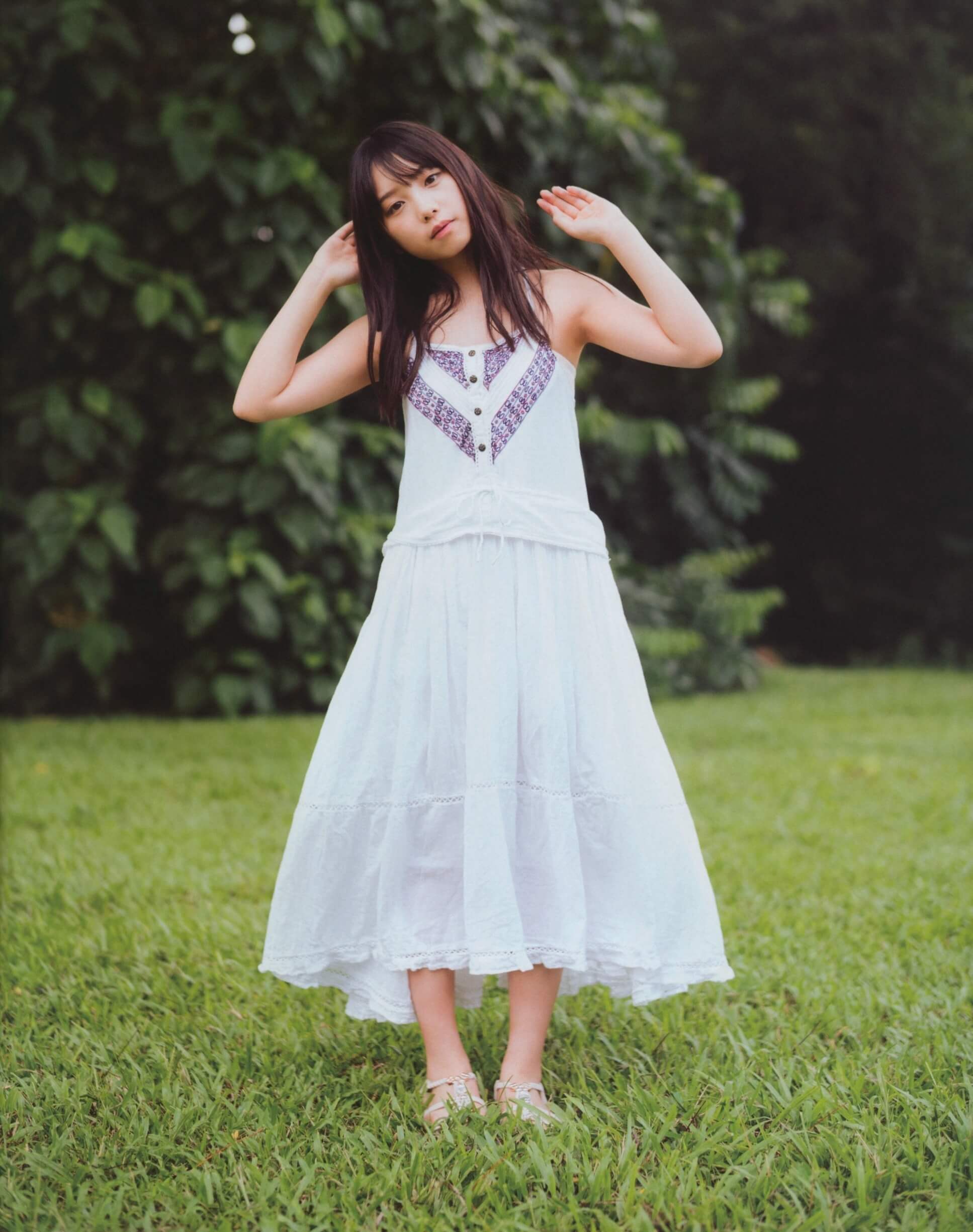 与田祐希1st写真日向の溫度 这年的祐希17岁，稚嫩的笑容相当甜