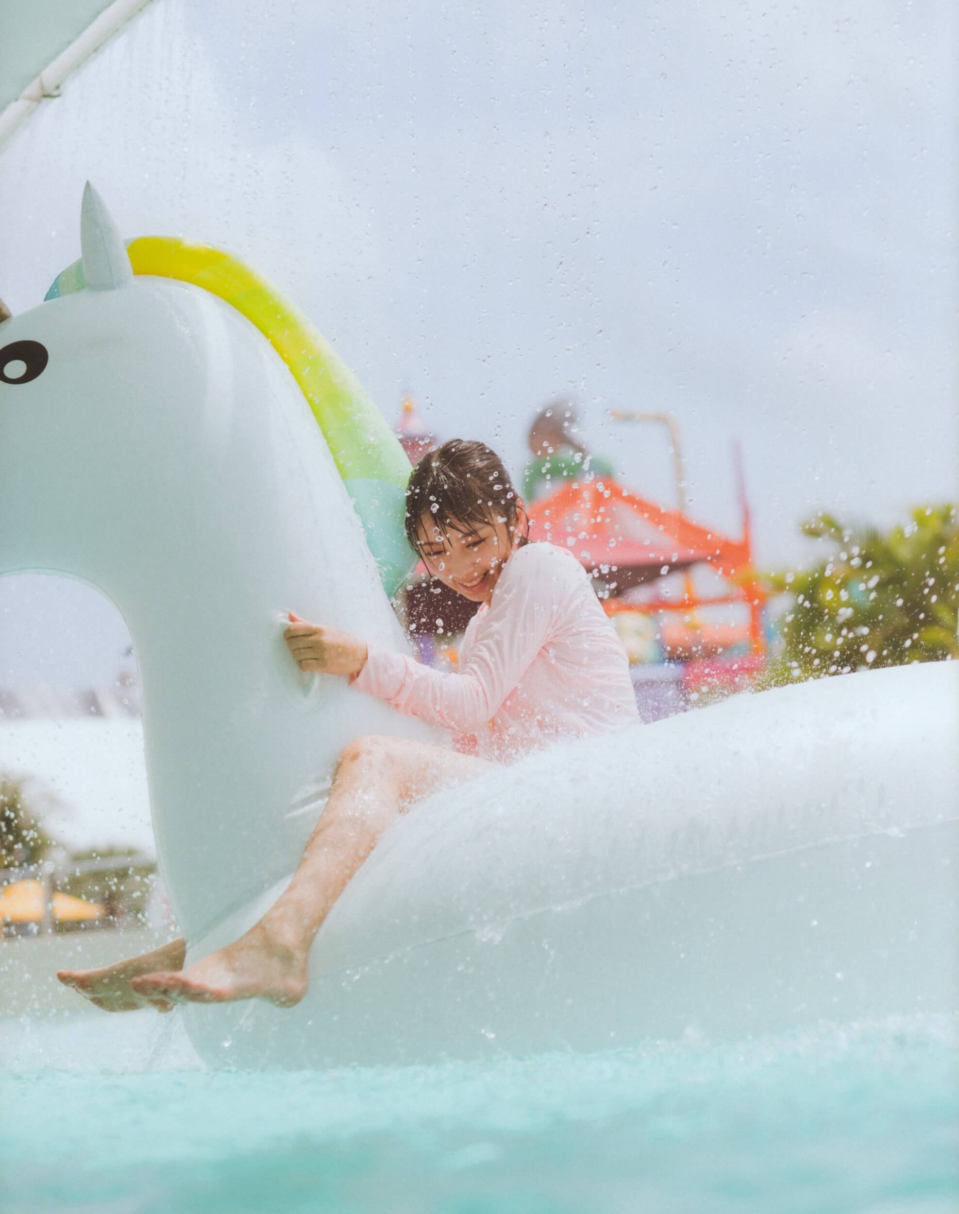 与田祐希1st写真日向の溫度 这年的祐希17岁，稚嫩的笑容相当甜