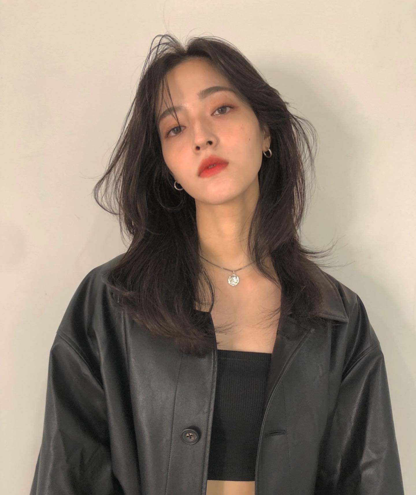 像刚睡醒时的慵懒随性,这才是长发烫卷的不二之选