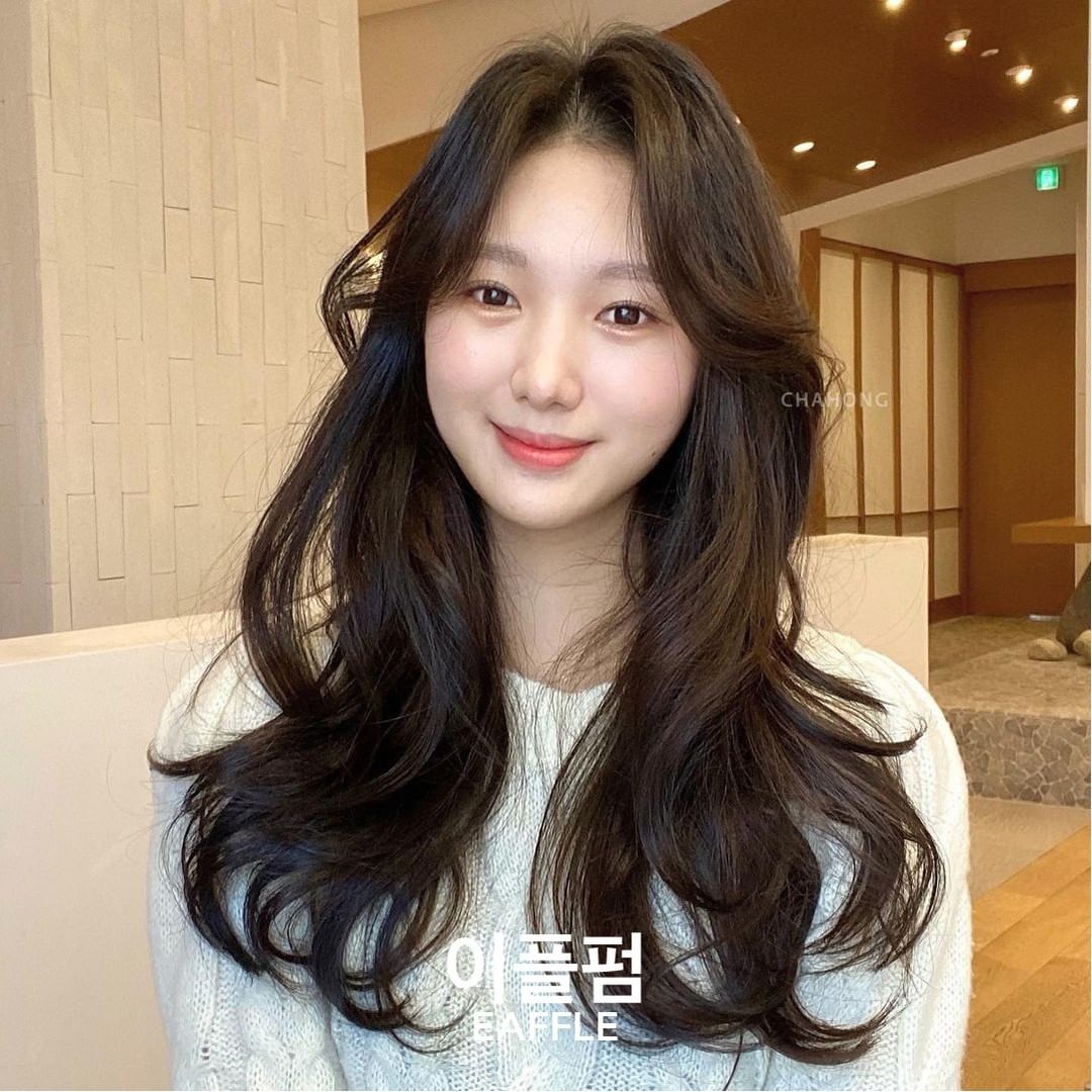 像刚睡醒时的慵懒随性,这才是长发烫卷的不二之选