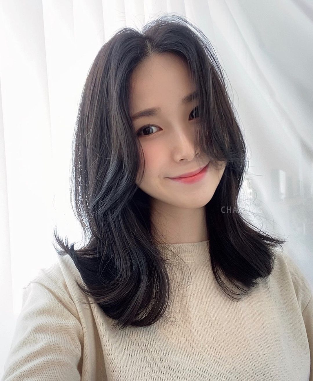 像刚睡醒时的慵懒随性，这才是长发烫卷的不二之选