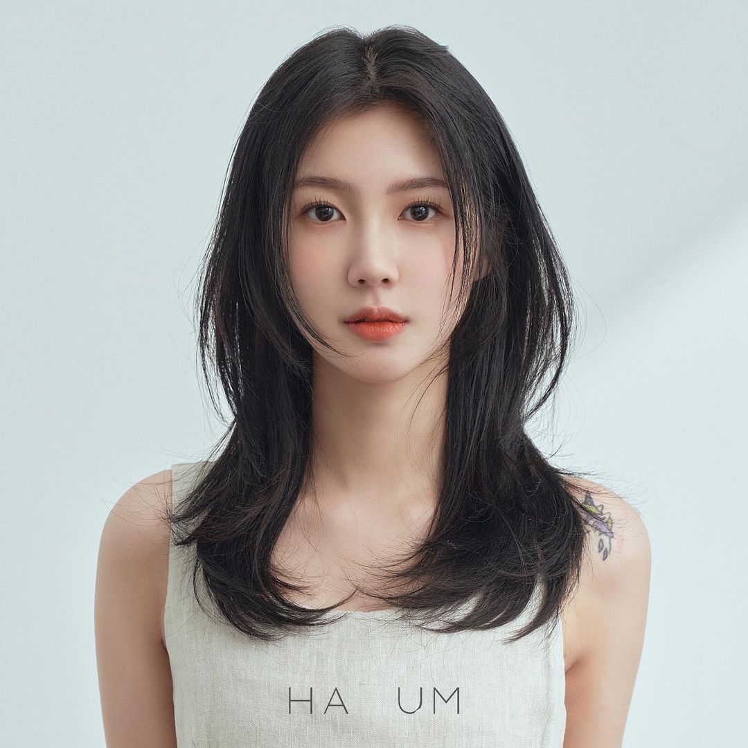 像刚睡醒时的慵懒随性,这才是长发烫卷的不二之选