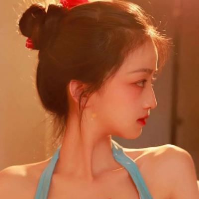 夜晚他拉我到没人的地方 在小巷子里我们做了羞羞的事