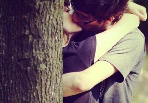 女生第一次接吻应该怎么吻(接吻技巧大全汇总) 女生第一次接吻应该怎么吻?你需要这份接吻技巧大全汇总