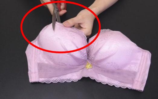 女孩子晚上要不要穿内衣睡觉(为什么胸罩扔的时候要剪掉)