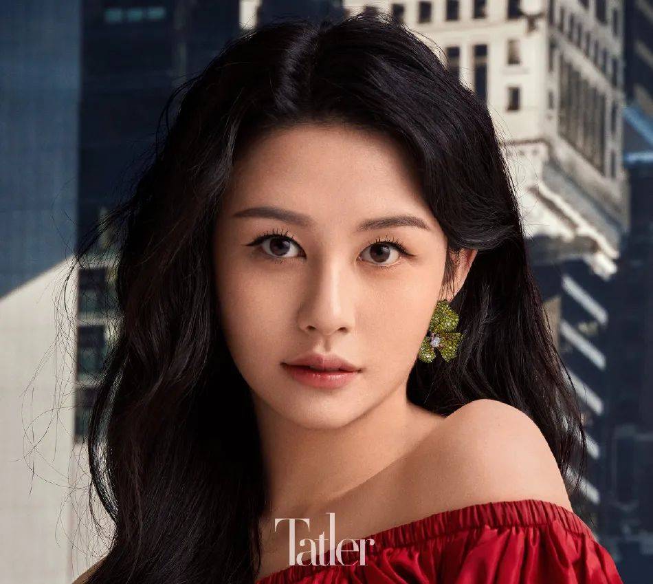 邱淑贞女儿沈月红衣写真!肤白貌美大长腿太性感火辣