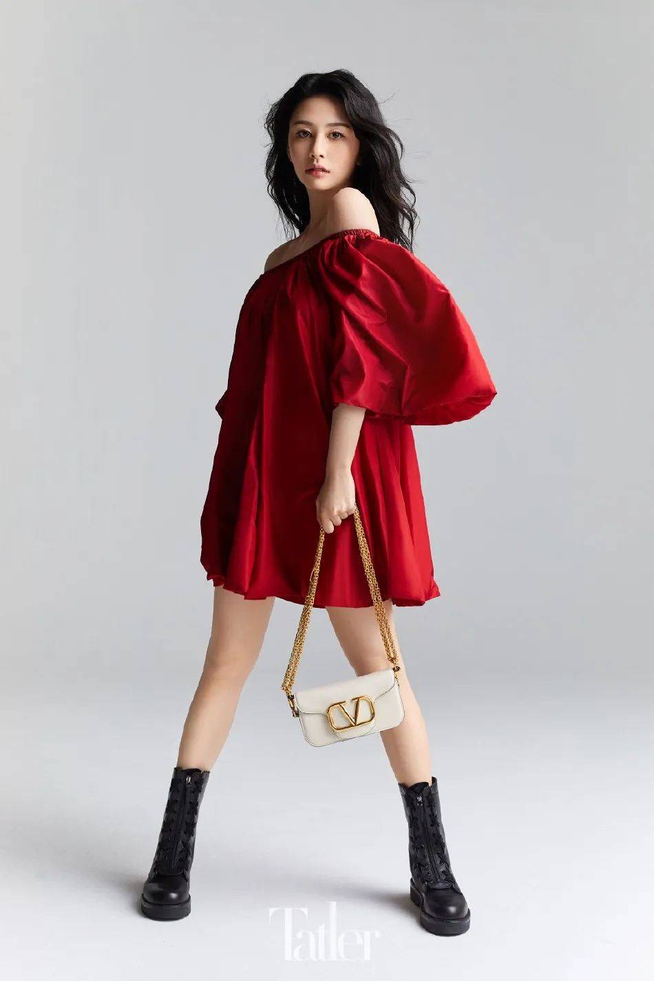 邱淑贞女儿沈月红衣写真!肤白貌美大长腿太性感火辣