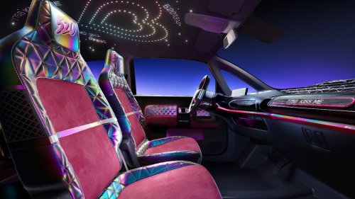 KiWi EV来电概念款线下亮相！“5.20”为爱发光