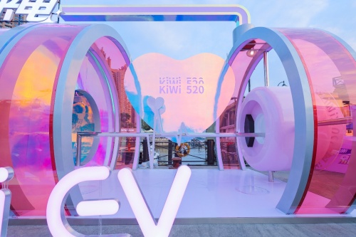 KiWi EV来电概念款线下亮相！“5.20”为爱发光