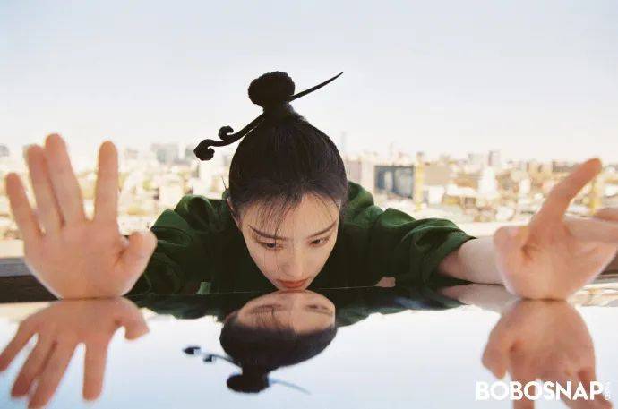 倪妮古典运动写真大秀大长腿!魔鬼身材性感冷艳