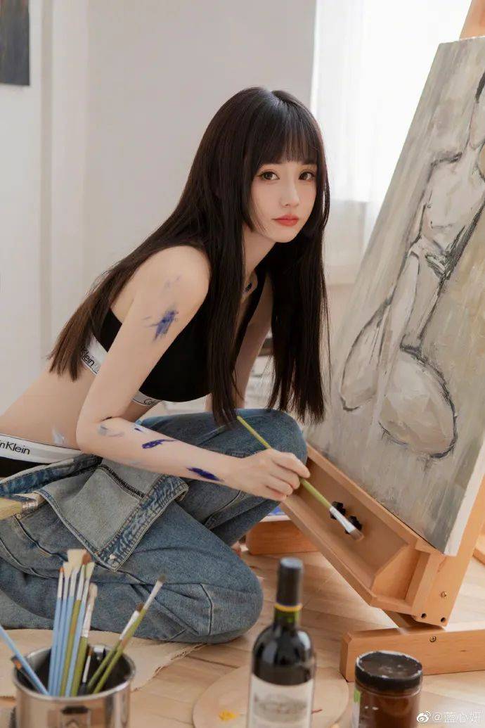 蓝欣妍绘画写真性感火辣!水蛇腰魔鬼身材魅力十足