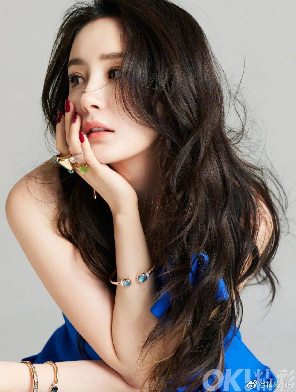 杨幂最新封面彩色美图超明艳！冰肌玉骨性感火辣