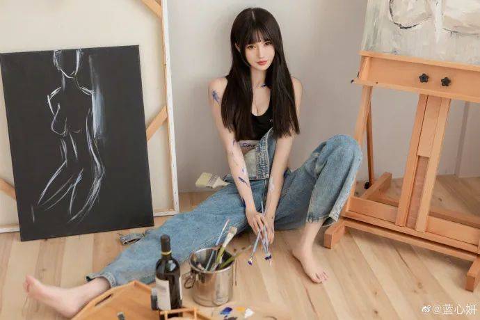蓝欣妍绘画写真性感火辣!水蛇腰魔鬼身材魅力十足