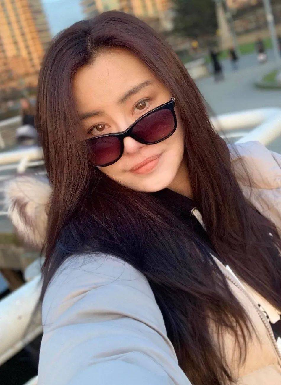 女神王祖贤晒近照美若天仙！长发飘逸美若少女