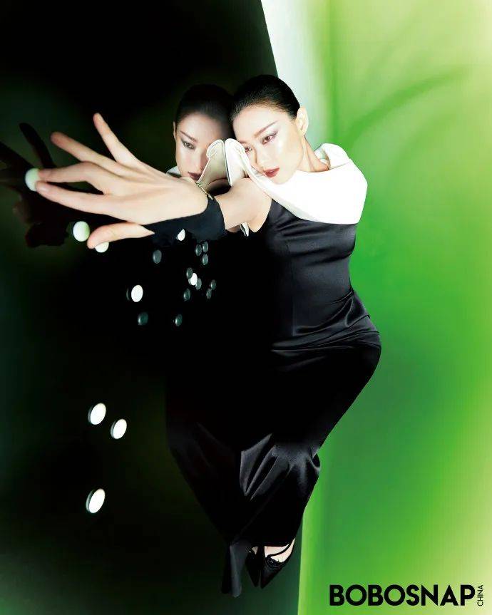 倪妮古典运动写真大秀大长腿!魔鬼身材性感冷艳